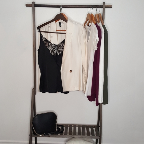 Black silk deep V cami - Picture 5 of 7